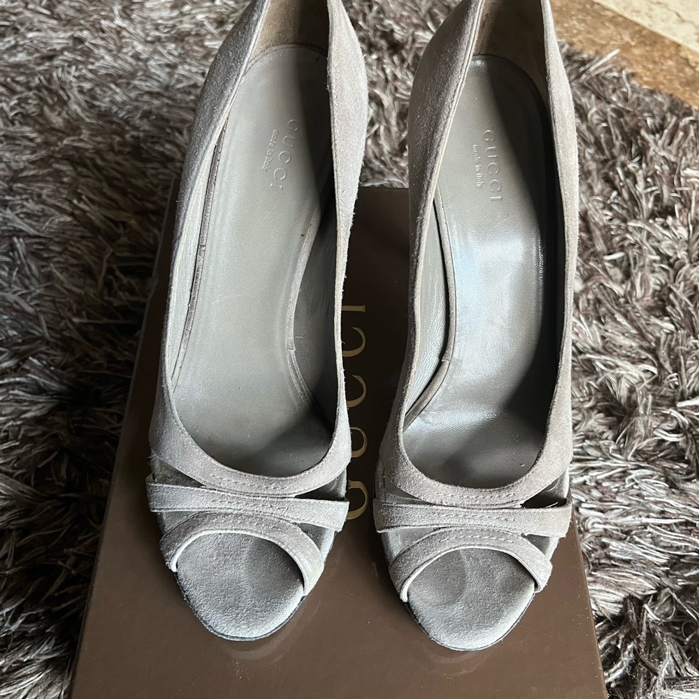 Gucci Women's Elegant Gray Heels